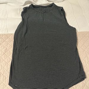 Lululemon women’s muscle tank size 8